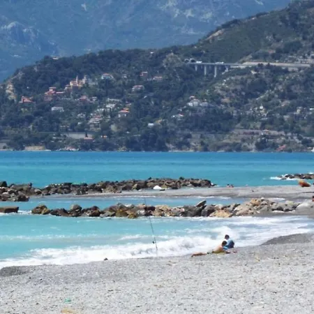 Casa Valentino In Via Liberale Sleeps 8 Italy アパート *