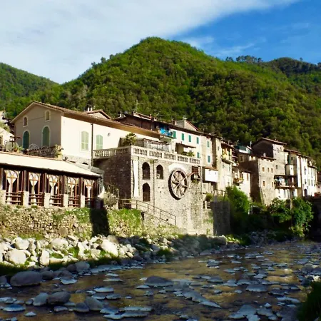 Casa Valentino In Via Liberale Sleeps 8 Italy アパート