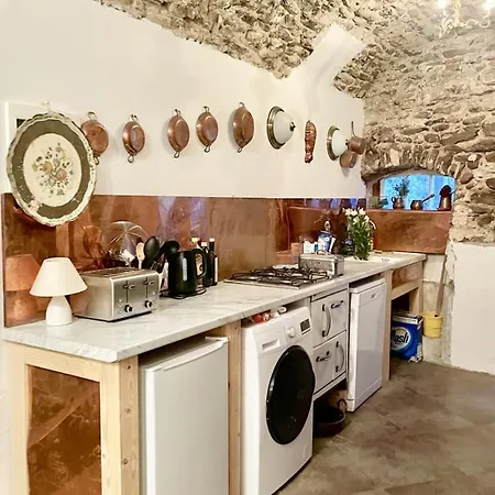 Casa Valentino In Via Liberale Sleeps 8 Italy アパート Isolabona