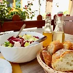 Διαμέρισμα Casa Valentino In Via Liberale Sleeps 8 Italy