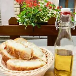 Casa Valentino In Via Liberale Sleeps 8 Italy