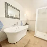 Appartamento Casa Valentino In Via Liberale Sleeps 8 Italy Isolabona