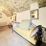 Casa Valentino In Via Liberale Sleeps 8 Italy Isolabona