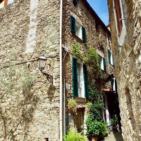 Casa Valentino In Via Liberale Sleeps 8 Italy Apartment *