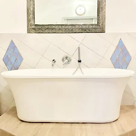Casa Valentino In Via Liberale Sleeps 8 Italy *