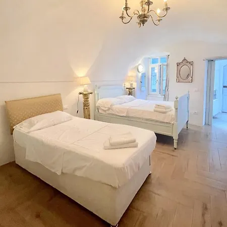 Casa Valentino In Via Liberale Sleeps 8 Italy Isolabona