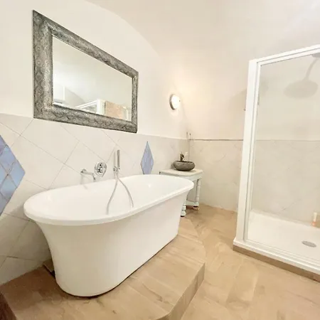 Apartment Casa Valentino In Via Liberale Sleeps 8 Italy Isolabona