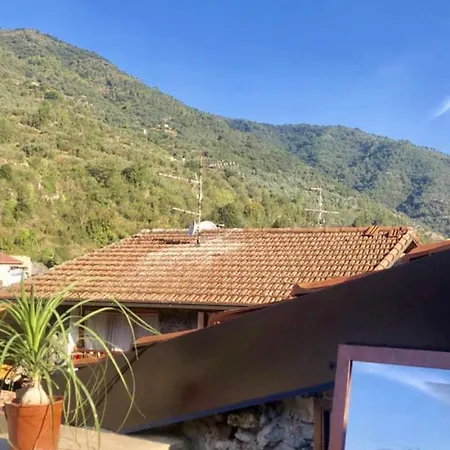 Apartment Casa Valentino In Via Liberale Sleeps 8 Italy Isolabona