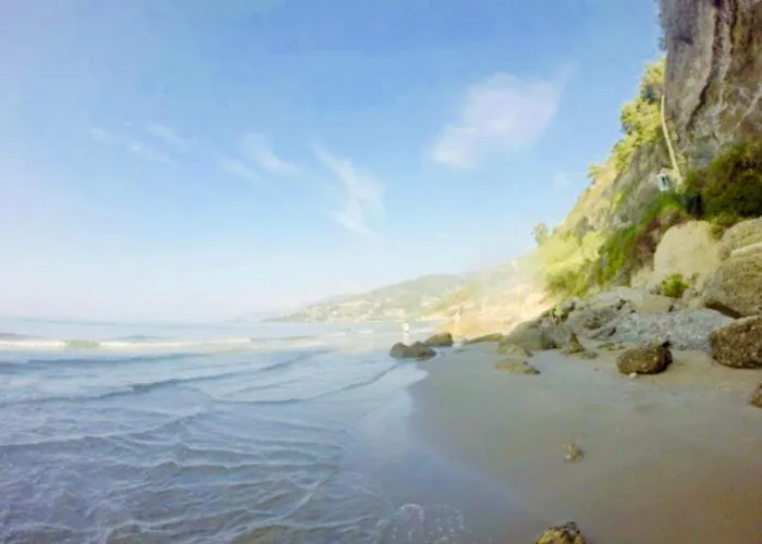 Casa Valentino In Via Liberale Sleeps 8 Italy * Isolabona
