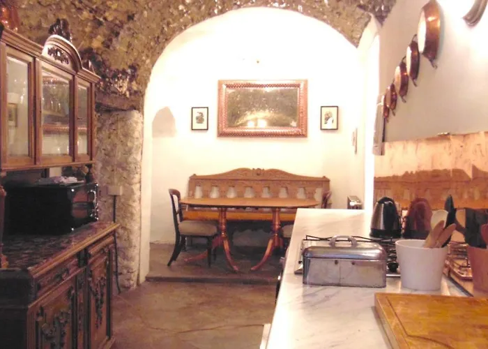 Casa Valentino In Via Liberale Sleeps 8 Italy Apartmán Isolabona