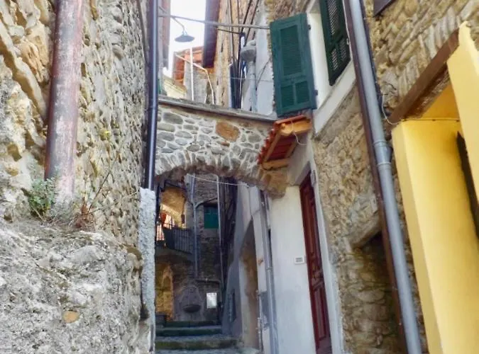 Lejlighed Casa Valentino In Via Liberale Sleeps 8 Italy Isolabona
