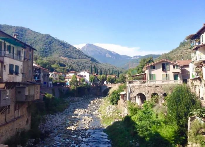 Casa Valentino In Via Liberale Sleeps 8 Italy * Isolabona