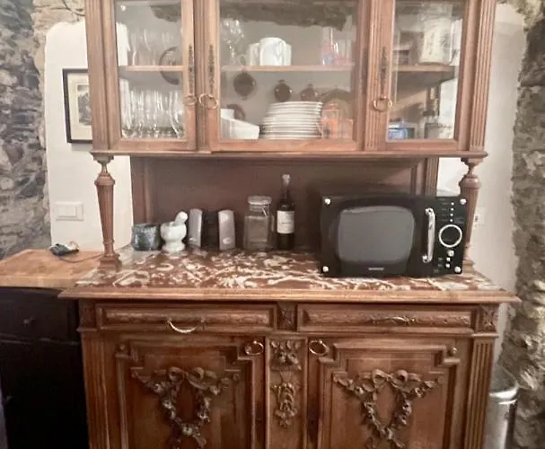 Lejlighed Casa Valentino In Via Liberale Sleeps 8 Italy Isolabona