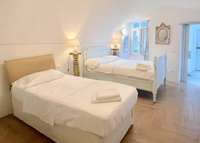 Casa Valentino In Via Liberale Sleeps 8 Italy Isolabona