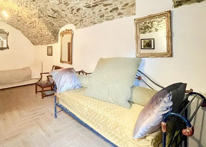 Casa Valentino In Via Liberale Sleeps 8 Italy Isolabona
