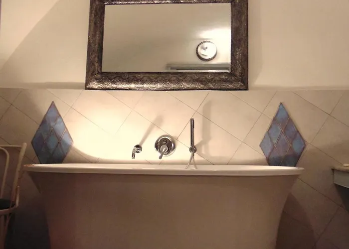 Casa Valentino In Via Liberale Sleeps 8 Italy Isolabona