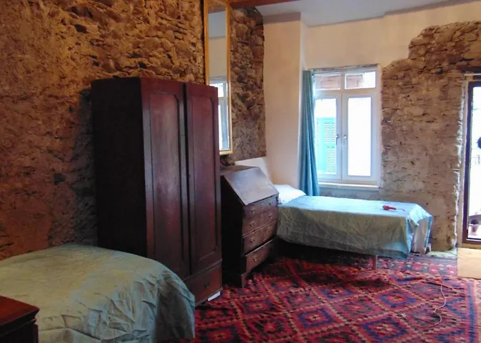 Casa Valentino In Via Liberale Sleeps 8 Italy * Isolabona